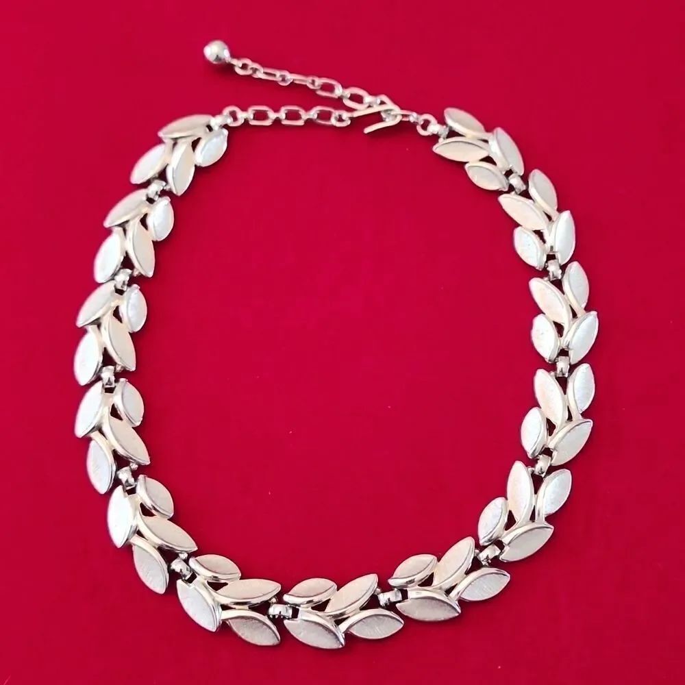 Vintage Signed Trifari Silver Plated Leaf Necklace choker chain